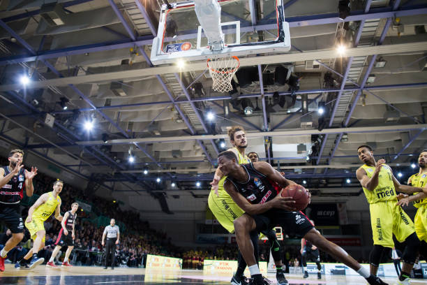 在接受采访 在接受采访