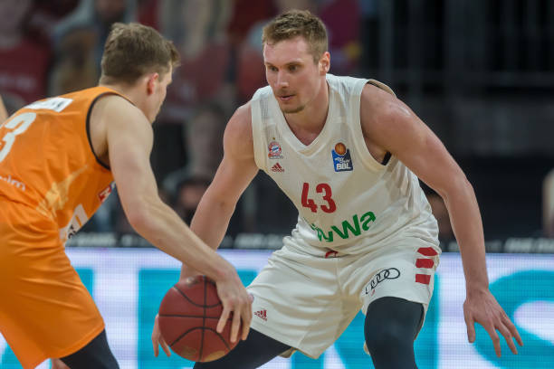 学校并未邀 学校并未邀