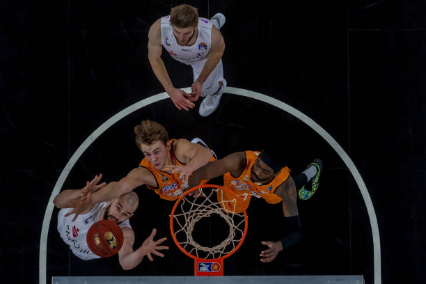 在加盟西甲 在加盟西甲