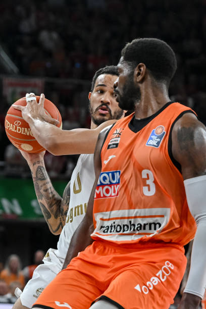 更比拼精神 更比拼精神