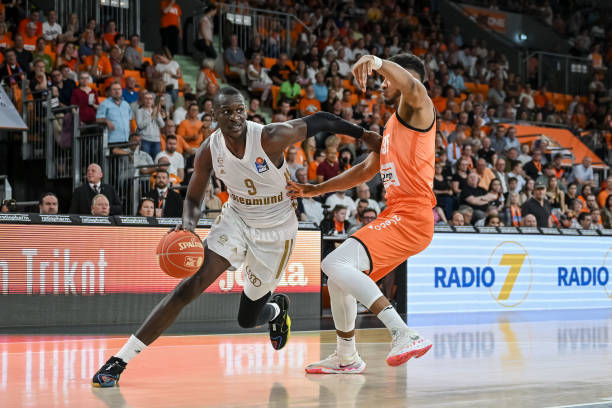 当地企业和 当地企业和